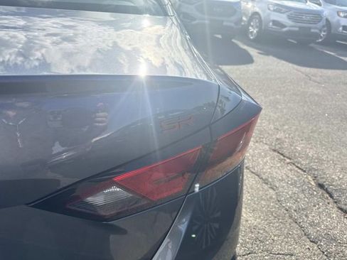 Used 2024 Nissan Altima 2.5 SR FWD image 7