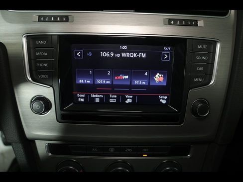 Used 2015 Volkswagen Golf S image 19