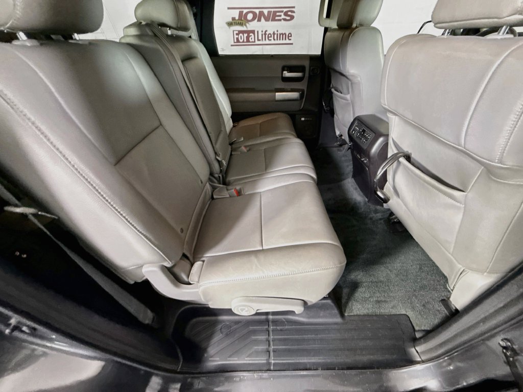Used 2018 Toyota Sequoia Limited w/ Safety & Convenience Package AWD/4WD image 33