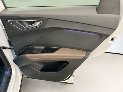 Used 2024 Audi Q4 e-tron Premium Plus w/ Premium Plus image 33