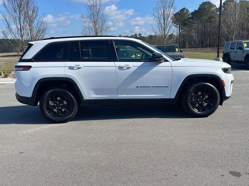 New 2026 Jeep Grand Cherokee Altitude AWD/4WD image 8