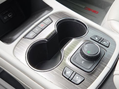 Used 2022 GMC Acadia SLT w/ Technology Package image 14