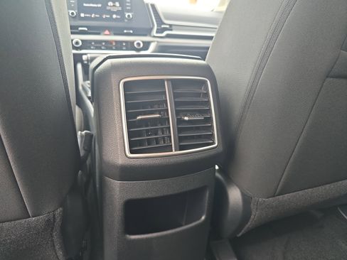 Used 2023 Kia Sportage LX image 16