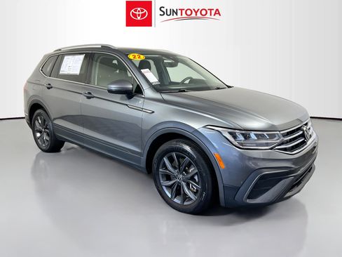 Used 2022 Volkswagen Tiguan SE image 1