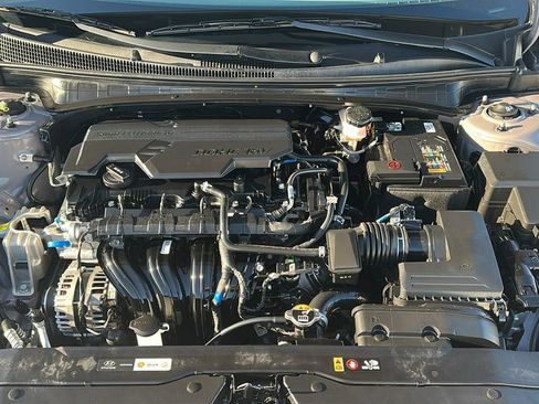 Certified 2025 Hyundai Elantra SEL image 3