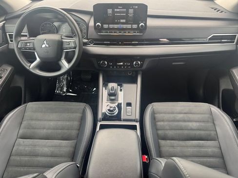 Used 2024 Mitsubishi Outlander SE Black Edition FWD image 14