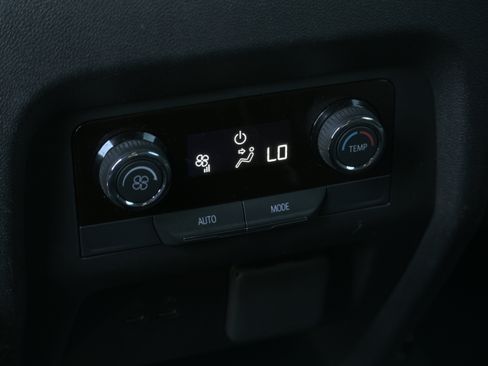 Used 2025 Chevrolet Traverse LT w/ Driver Confidence Package FWD image 12