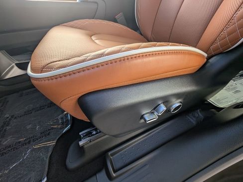 New 2026 Chrysler Pacifica Pinnacle w/ Trailer Tow Group FWD image 15