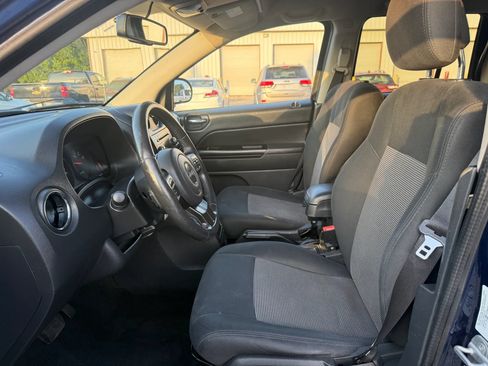 Used 2013 Jeep Compass Latitude AWD/4WD image 2