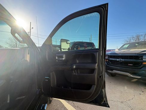 Used 2019 GMC Sierra 3500 Denali w/ Duramax Plus Package AWD/4WD image 17