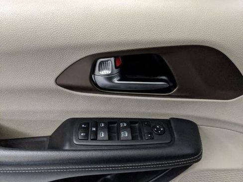 Used 2023 Chrysler Voyager LX FWD image 16