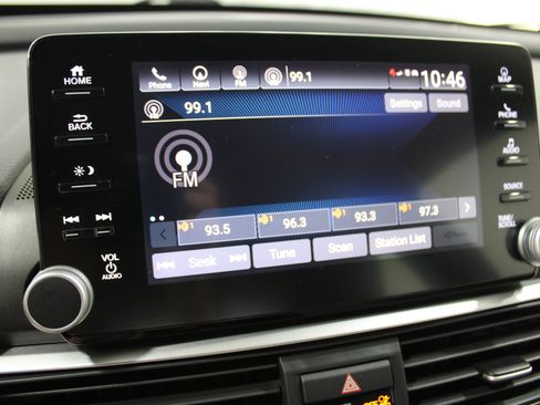 Used 2018 Honda Accord Touring image 13