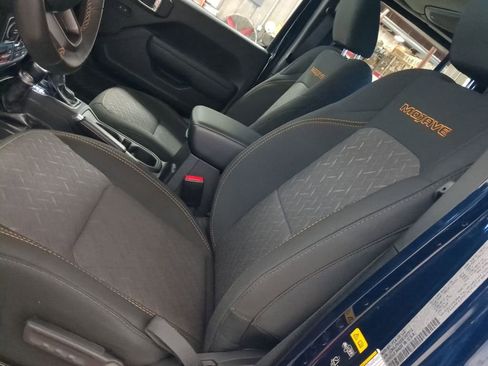 Used 2025 Jeep Gladiator Mojave w/ Convenience Group image 11