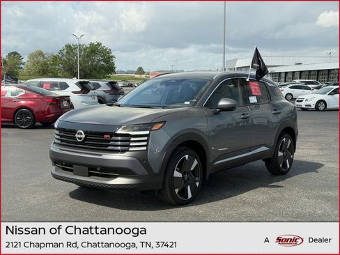 Certified 2025 Nissan Kicks SR image 1