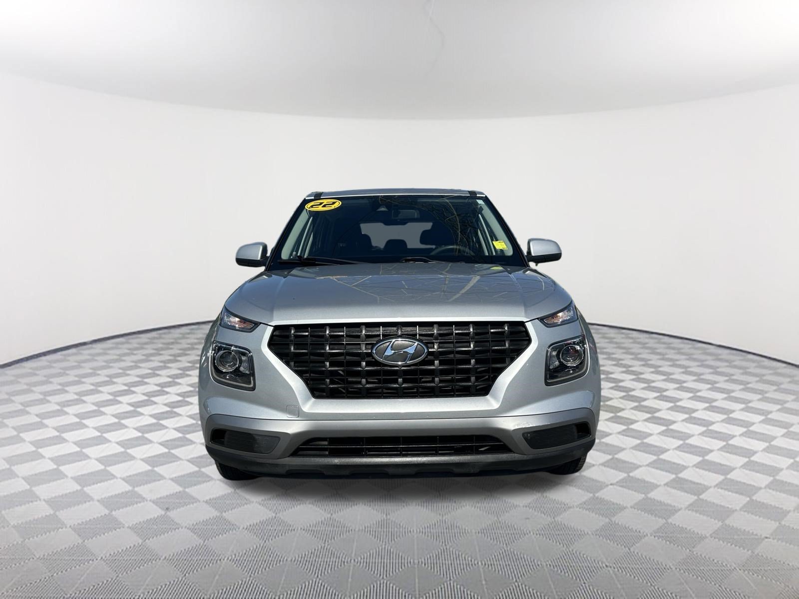 Used 2022 Hyundai Venue SE w/ Cargo Package FWD image 2