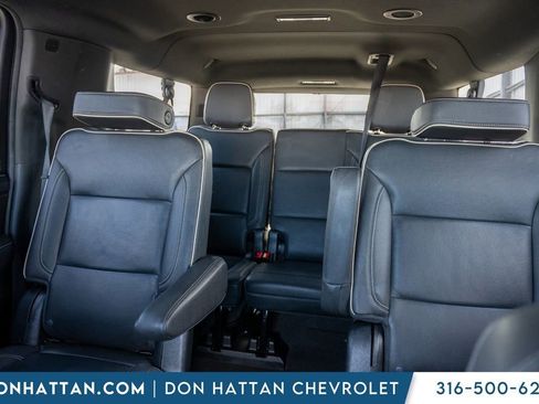 Used 2023 Chevrolet Suburban Premier image 18
