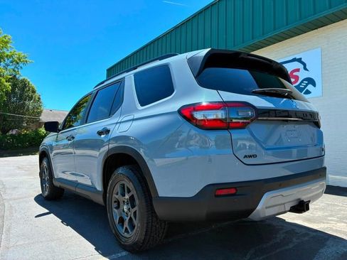 Used 2024 Honda Pilot TrailSport image 7