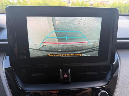 Used 2025 Toyota Corolla Cross L image 18