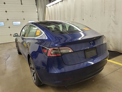 Used 2019 Tesla Model 3 Standard Range Plus image 2