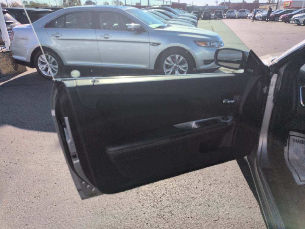 Used 2013 Chrysler 200 S FWD image 11