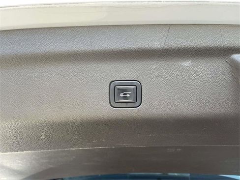 Used 2022 Chevrolet Tahoe Z71 w/ Z71 Off-Road Package image 13