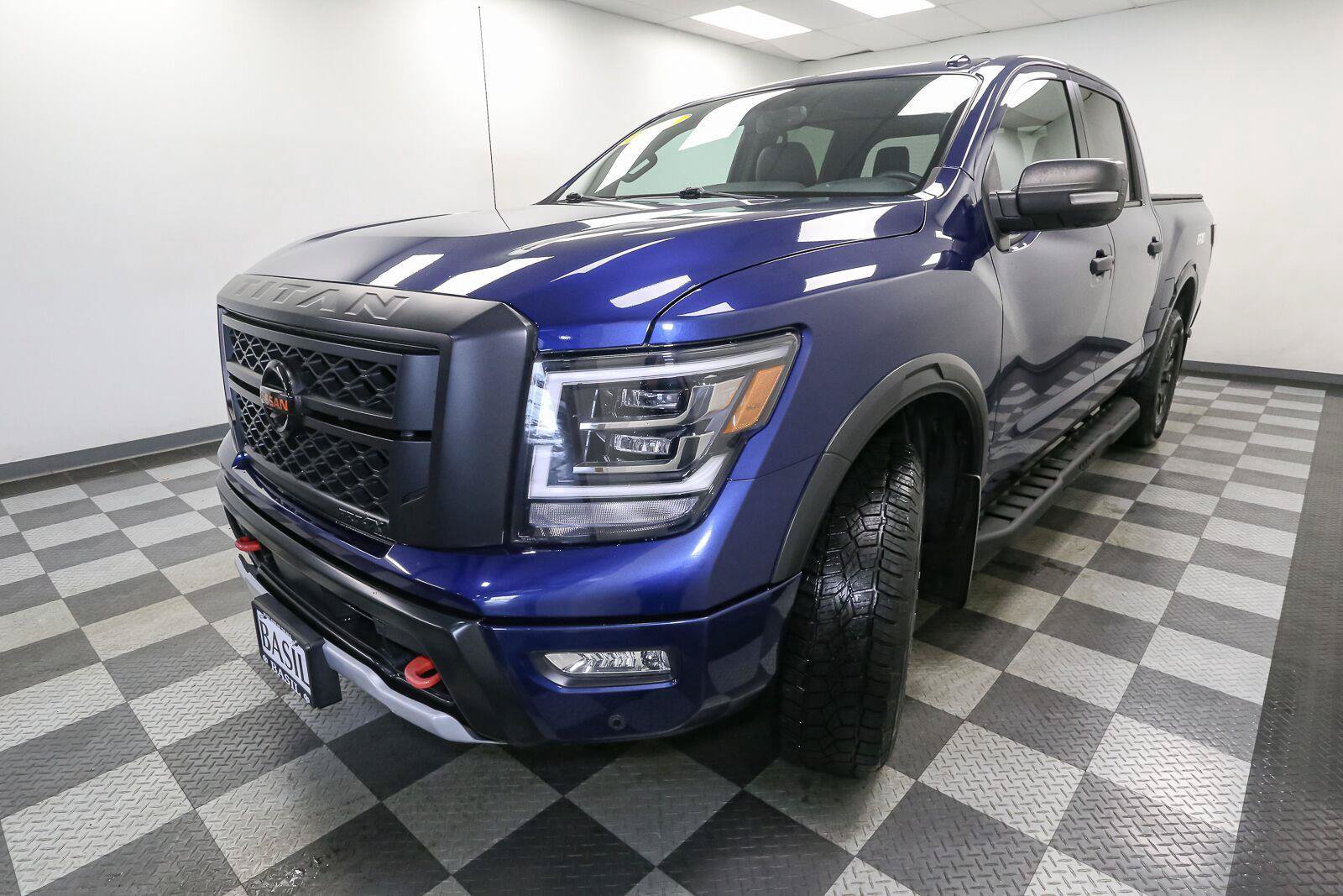 Used 2021 Nissan Titan PRO-4X w/ Pro-4x Convenience Package AWD/4WD image 4