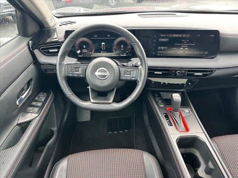 Used 2025 Nissan Kicks SR w/ SR Premium Package FWD image 10
