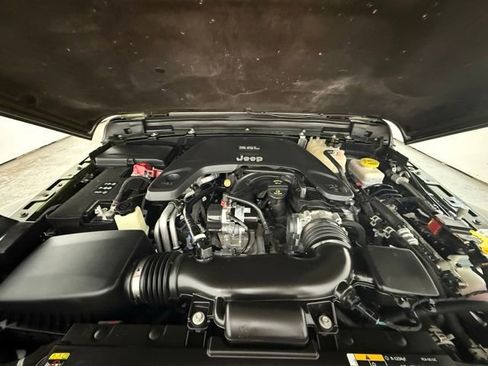 Used 2020 Jeep Wrangler Unlimited Sahara w/ Cold Weather Group AWD/4WD image 13