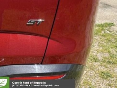 Used 2023 Buick Enclave Essence w/ Experience Buick Package image 8