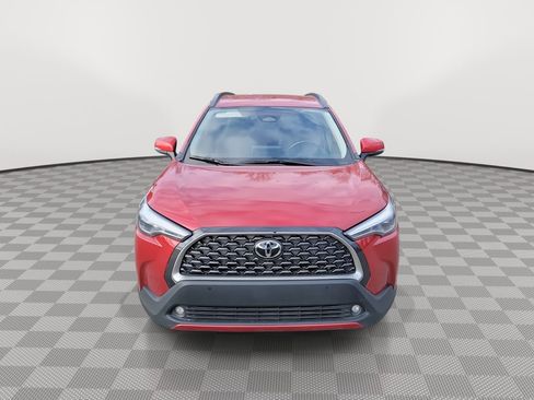 Used 2023 Toyota Corolla Cross XLE image 3