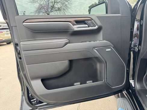 Certified 2025 GMC Sierra 1500 SLT image 4