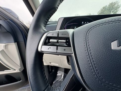 Used 2023 Kia Telluride EX image 25