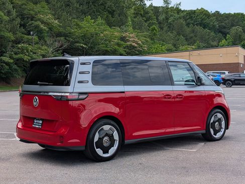 Used 2025 Volkswagen ID. Buzz Pro S Plus RWD image 9