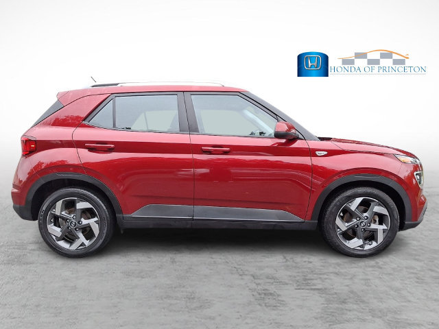 Used 2024 Hyundai Venue Limited FWD image 7
