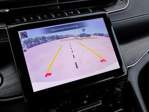 Used 2022 Jeep Grand Cherokee Limited image 30