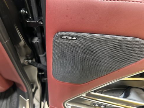 Used 2025 Land Rover Range Rover SE image 31