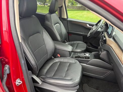 Used 2020 Ford Escape Titanium AWD/4WD image 22