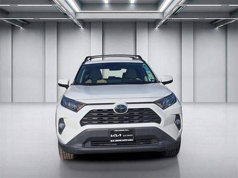 Used 2020 Toyota RAV4 XLE Premium image 2