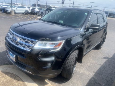 Used 2018 Ford Explorer XLT AWD/4WD image 4