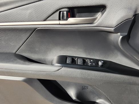 Used 2025 Toyota Camry SE w/ Convenience Package image 27