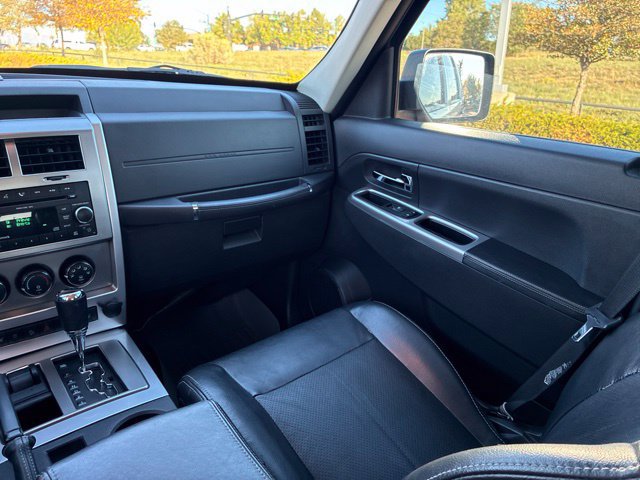 Used 2009 Jeep Liberty Limited w/ Premium Group AWD/4WD image 26