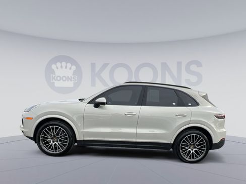 Used 2023 Porsche Cayenne Base image 2