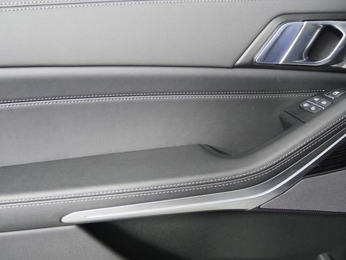 Used 2026 BMW X7 xDrive40i w/ M Sport Package image 14