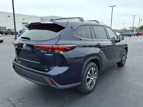 Used 2024 Toyota Highlander XLE image 3