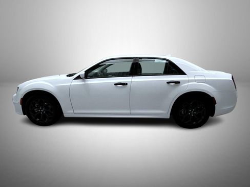 Used 2022 Chrysler 300 Touring L AWD/4WD image 8