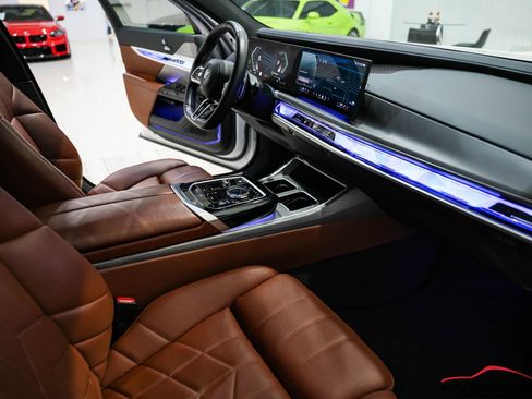 Used 2023 BMW 760i xDrive image 43