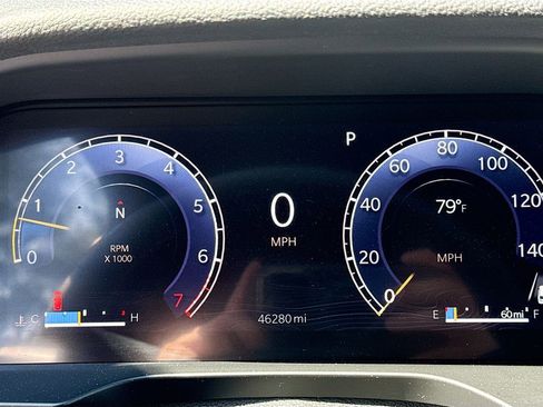 Used 2024 Jeep Grand Cherokee Altitude AWD/4WD image 10