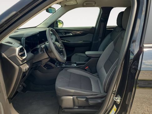 Used 2025 Chevrolet TrailBlazer LT AWD/4WD image 9