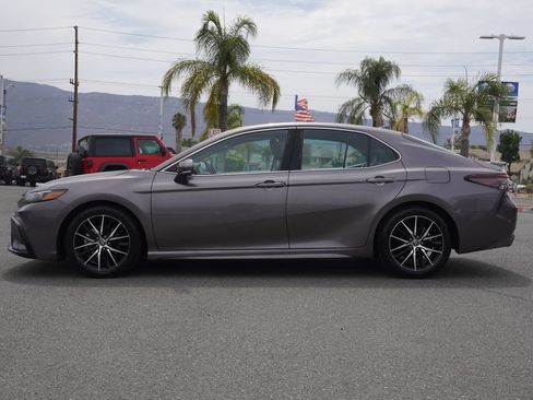 Used 2022 Toyota Camry SE w/ Cold Weather Package FWD image 7