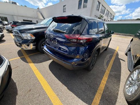 Used 2024 Nissan Rogue SV AWD/4WD image 6